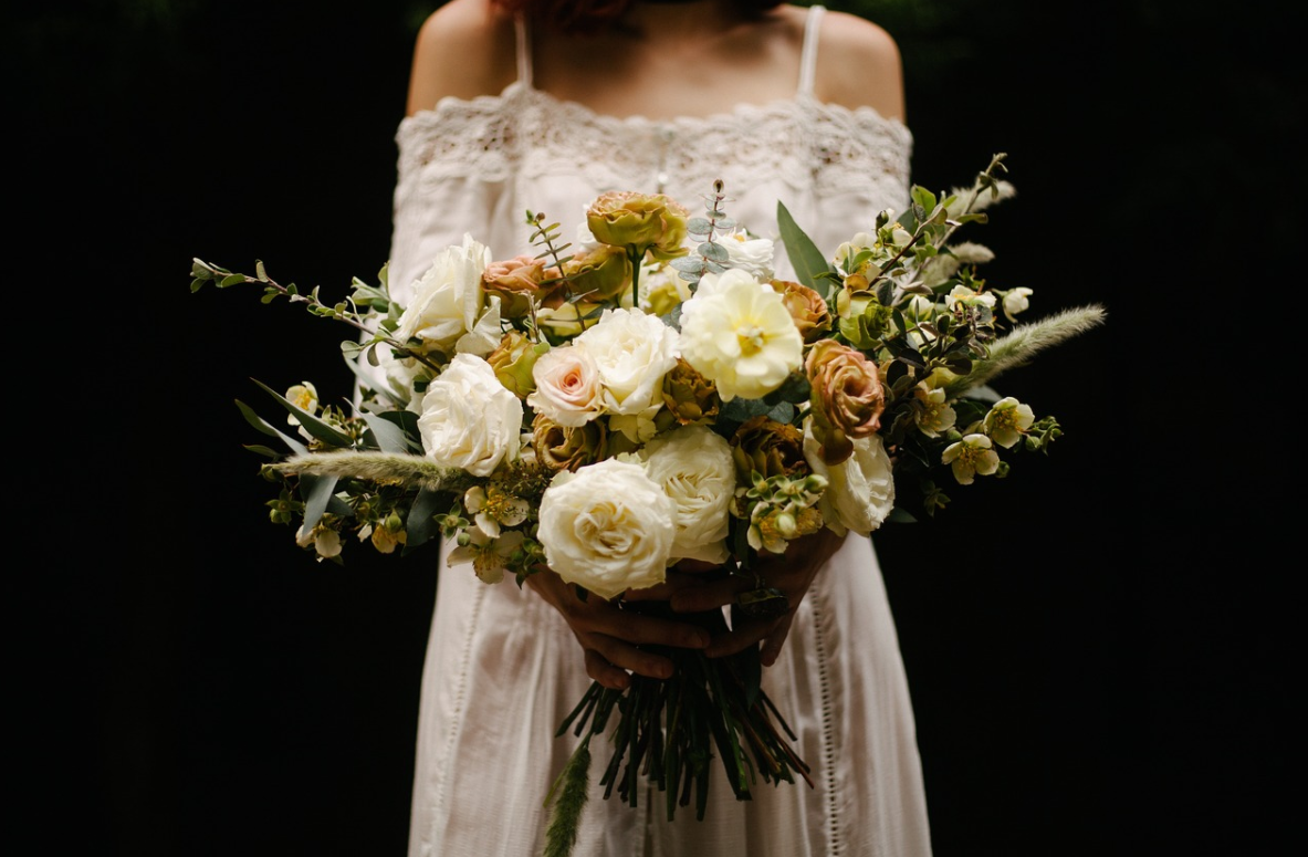 nevěsta a kytice