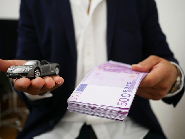 Auto a peníze